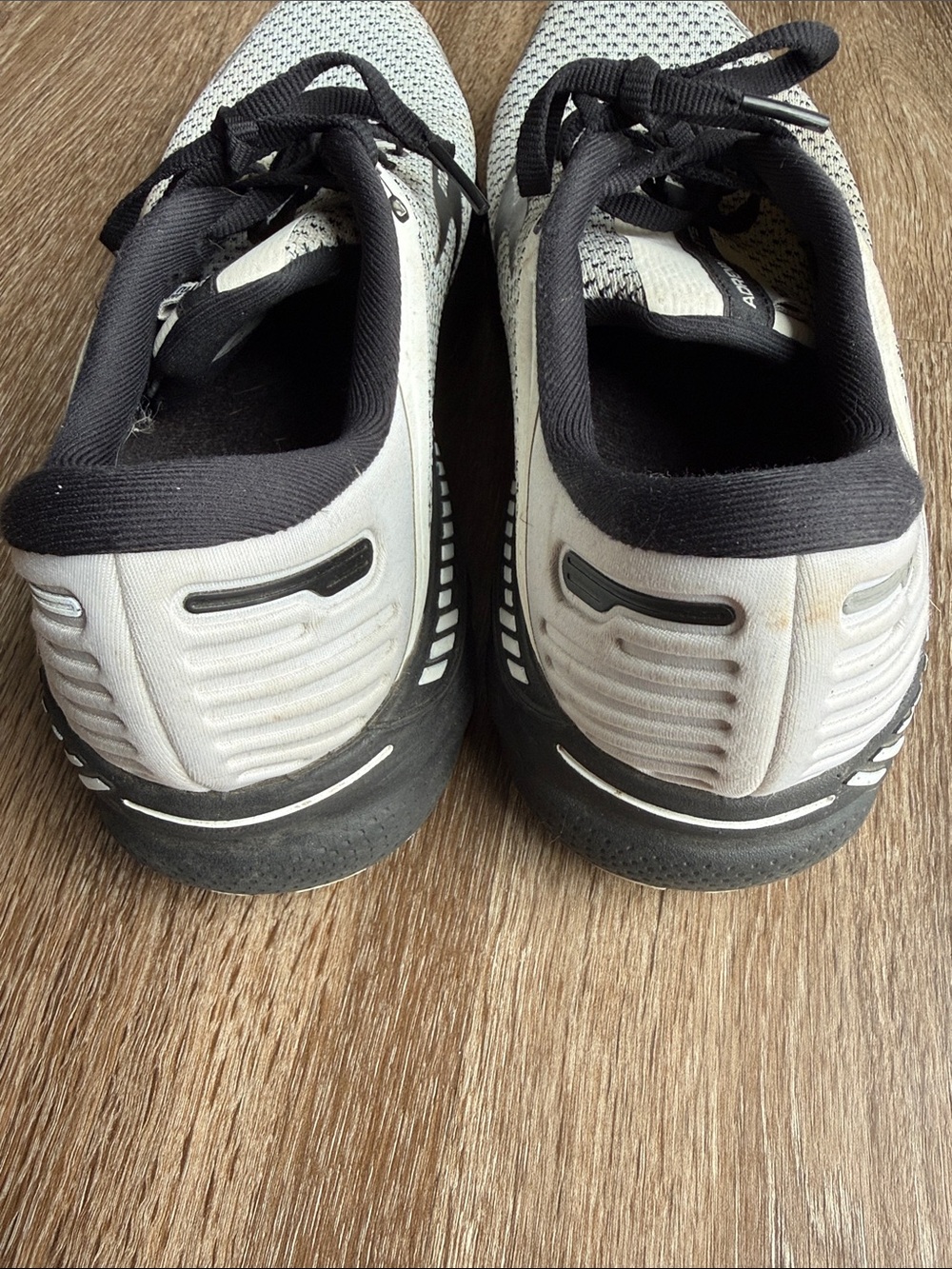 Brooks Adrenaline GTS Men's Running Shoes - White and Black - Picture 5 of 8